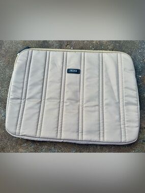 Tumi ✨ Beige Quilted Sleeve ✨Tablet Laptop Alpha Series ✨ 10x13
